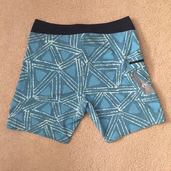 Men’s Volcom board shorts - Size 36 - Picture 2 of 5
